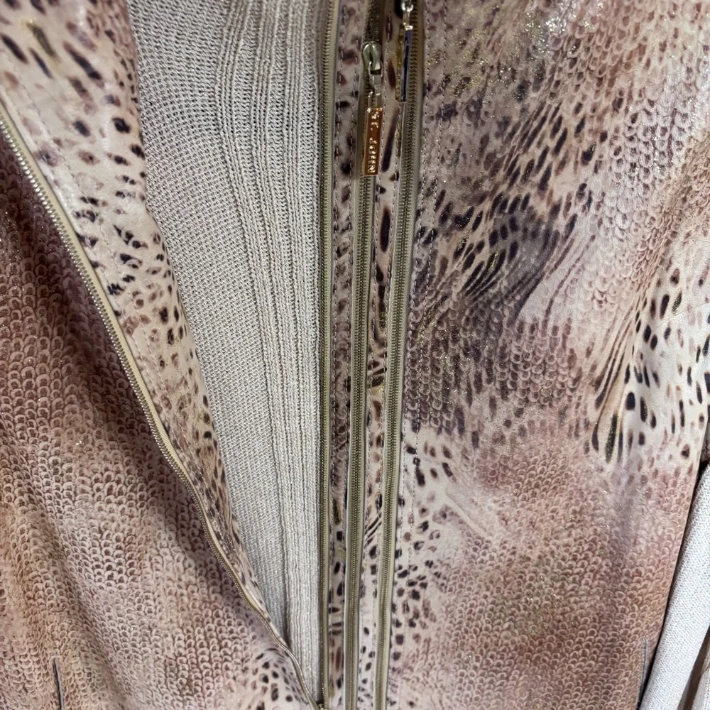 NWOT St John Sport Animal-Print Leather Zip Front Vest Knit Sweater Sz L